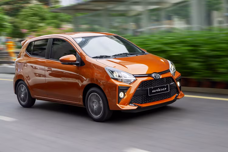 Nhưng thiết kế đơn giản, trang bị nghèo nàn và giá bán khá đắt so với các dòng xe cùng hạng, Wigo dần bị người tiêu dùng quay lưng.