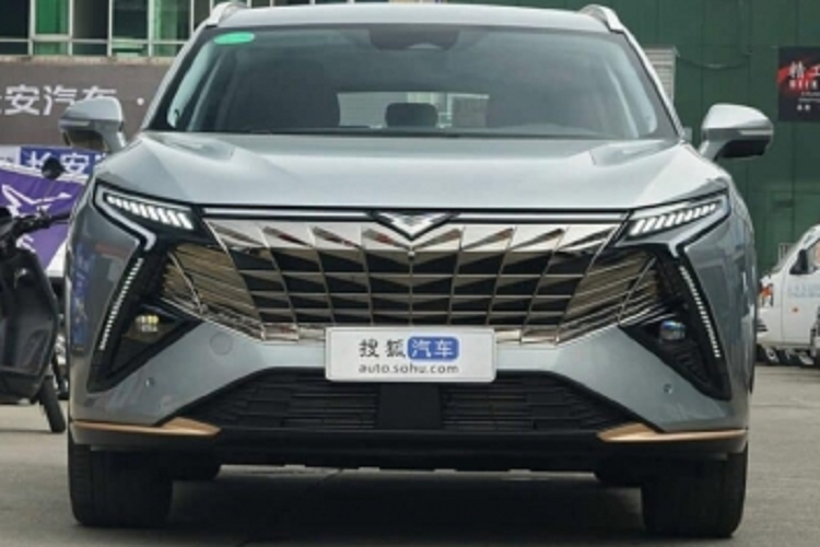 Kaiyi Kunlun phiên bản xăng được trang bị động cơ 1.6T và 2.0T, giống như Tiggo 8. Phiên bản plug-in hybrid cung cấp 2 phiên bản động cơ đơn và động cơ kép. Công suất tối đa của phiên bản động cơ đơn là 201 mã lực và công suất của phiên bản động cơ kép là 362 mã lực, với phạm vi hành trình hoàn toàn bằng điện lần lượt là 110 km, 180 km và 260 km.