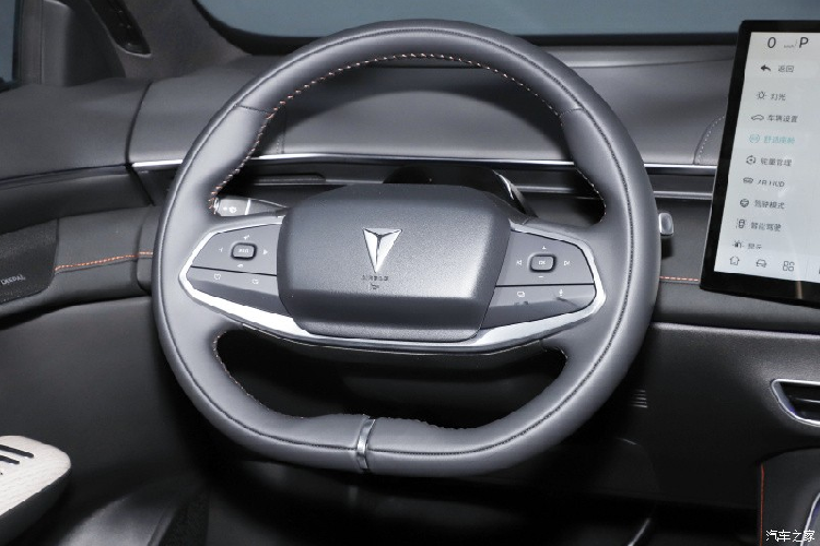 Thời gian tăng tốc từ vị trí xuất phát lên 100 km/h của 2 phiên bản Deepal S7 EV lần lượt là 6,7 và 7,5 giây. Dung lượng pin lần lượt là 66,8 kWh và 79,97 kWh; và phạm vi hành trình hoàn toàn bằng điện theo chu trình thử nghiệm CLTC của Trung Quốc tương ứng lần lượt là 520 km và 620 km. Ngoài ra, tốc độ tối đa của nó là 180 km/h và mức tiêu thụ điện năng trên 100 km là 14,2 kWh.