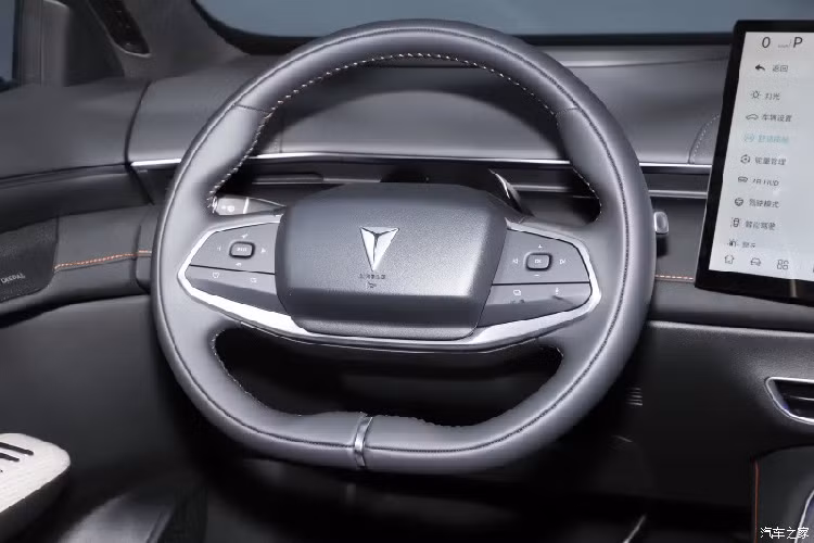 Thời gian tăng tốc từ vị trí xuất phát lên 100 km/h của 2 phiên bản Deepal S7 EV lần lượt là 6,7 và 7,5 giây. Dung lượng pin lần lượt là 66,8 kWh và 79,97 kWh; và phạm vi hành trình hoàn toàn bằng điện theo chu trình thử nghiệm CLTC của Trung Quốc tương ứng lần lượt là 520 km và 620 km. Ngoài ra, tốc độ tối đa của nó là 180 km/h và mức tiêu thụ điện năng trên 100 km là 14,2 kWh.