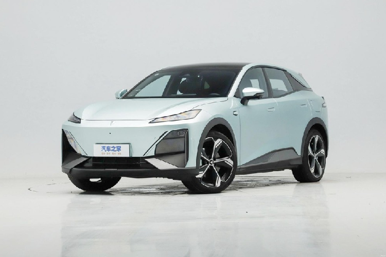 Mẫu SUV đầu tiên của Deepal, thương hiệu con của Changan, chiếc S7 đã chính thức được ra mắt tại Trung Quốc. Như vậy, sau nhiều lần nhá hàng, Deepal S7 2023 mới đã được giới thiệu và đợt giao hàng đầu tiên dự kiến sẽ bắt đầu vào ngày 30/6/2023. Trong lần ra mắt này, Deepal S7 được bán ra thị trường với hệ truyền động EV và EREV, ngoài ra, phiên bản điện chạy bằng pin nhiên liệu hydro sẽ được ra mắt trong tương lai.