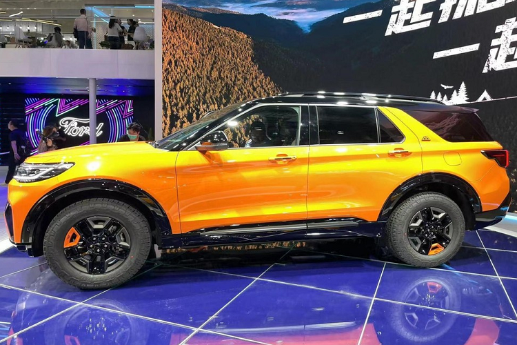 Nằm bên dưới nắp ca-pô của Ford Explorer Kunlun Peak Edition 2023 mới ra mắt tại Trung Quốc vẫn tiếp tục là động cơ xăng EcoBoost 4 xi-lanh, tăng áp, dung tích 2.3L, sản sinh công suất tối đa 276 mã lực và mô-men xoắn cực đại 425 Nm