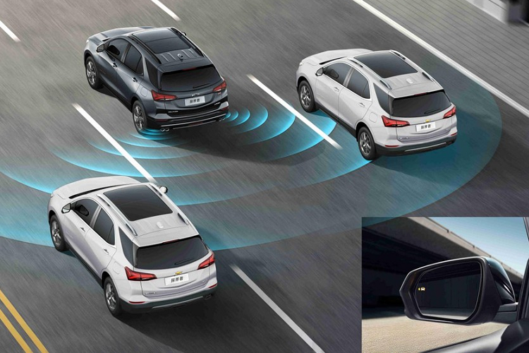 Đồng thời, phiên bản Chevrolet Equinox 2023 dẫn động 4 bánh 2.0T RS 9AT hybrid cũng sẽ được trang bị gương chiếu hậu truyền phương tiện trực tuyến. Cuối cùng là việc sạc không dây cũng sẽ trở thành trang bị tiêu chuẩn cho các mẫu Chevrolet Equinox 2023 ngoại trừ phiên bản giá rẻ.