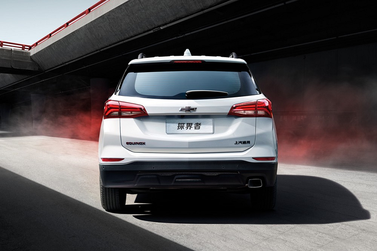 Về sức mạnh, Chevrolet Equinox 2023 sử dụng 4 xi-lanh, dung tích 1.5 lít sẽ có công suất tối đa 166 mã lực và mô-men xoắn cực đại 250 Nm, kết hợp với hộp số tự động 6 cấp.