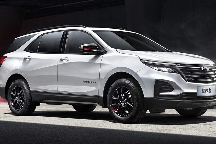 Đáng chú ý nhất là động cơ 4 xi-lanh, dung tích 2.0 lít của xe sẽ còn kết hợp với hệ thống hybrid nhẹ, mang đến công suất tối đa 233 mã lực và mô-men xoắn cực đại 350 Nm, đi kèm hộp số 9 cấp.