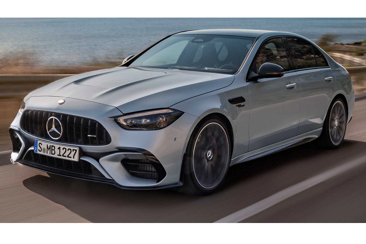 Những thay đổi này giúp xe rộng hơn 76 mm so với bản thường.Đáng tiếc là giá bán Mercedes-AMG C63 S E Performance tại Việt Nam chưa được công bố. Trong khi đó, ở thị trường Đức, xe có giá khởi điểm 114.887 Euro (khoảng 2,94 tỷ đồng).