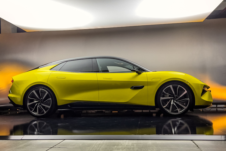 Về khả năng bổ sung năng lượng, nó vẫn hỗ trợ sạc nhanh 800V. Sử dụng sạc nhanh 350kW có thể tăng tuổi thọ pin thêm 180 km trong 5 phút (điều kiện hoạt động CLTC) và có thể bổ sung năng lượng từ 10% đến 80% trong 15 phút.