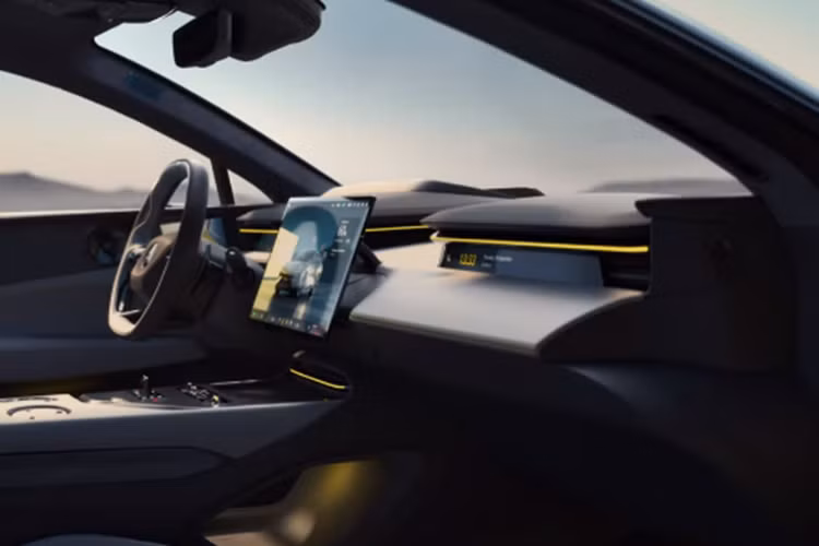 Đánh giá từ các tùy chọn đã công bố, Emeya có thể được trang bị mui bằng sợi carbon, vỏ radar bằng sợi carbon và đĩa phanh gốm carbon để nâng cao hơn nữa cảm giác thể thao cho xe. Đồng thời, xe được trang bị gương chiếu hậu điện tử.