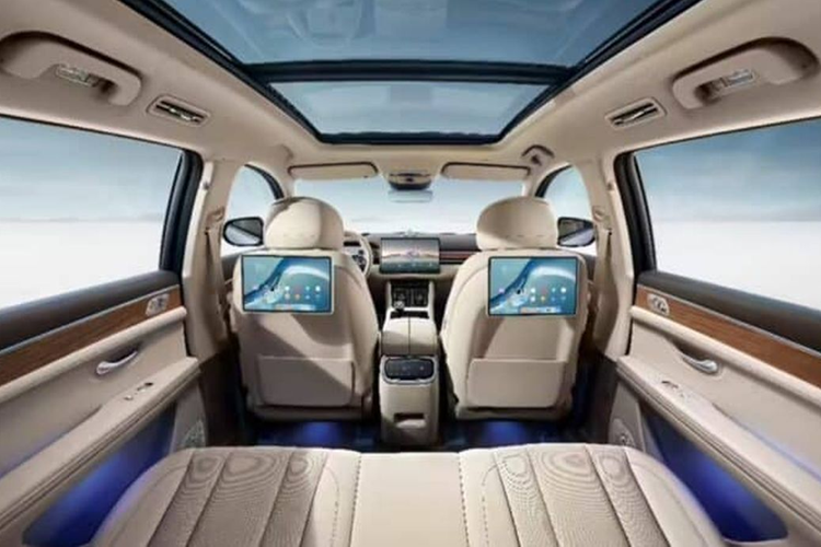 AITO M7 là một mẫu xe đến từ Tập đoàn công nghệ hàng đầu Trung Quốc, do đó việc mẫu SUV này sở hữu loạt trang bị, công nghệ tiên tiến bậc nhất cũng là điều dễ hiểu.