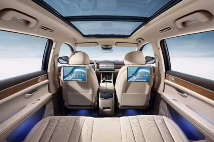 AITO M7 là một mẫu xe đến từ Tập đoàn công nghệ hàng đầu Trung Quốc, do đó việc mẫu SUV này sở hữu loạt trang bị, công nghệ tiên tiến bậc nhất cũng là điều dễ hiểu.