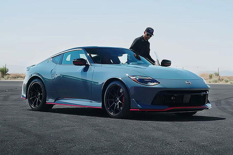 Với tính năng kiểm soát khởi động được kích hoạt, Nissan cũng tuyên bố khả năng tăng tốc ngay từ đầu mạnh mẽ hơn, đồng thời cũng có chế độ lái Sport+ mới để bổ sung cho chế độ Normal và Sport hiện có. Phần mềm quản lý hộp số được lập trình với tốc độ sang số phản ứng nhanh đến mức người lái có thể không nhất thiết phải sử dụng đến lẫy chuyển số nữa.