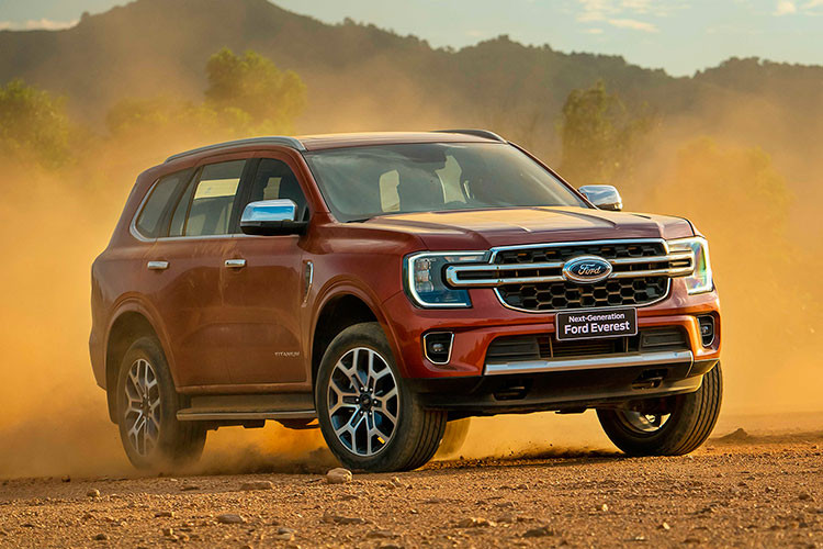  Ford Everest: 668 xe Với 668 chiếc được bán ra, Ford Everest đứng ở vị trí thứ 8 trên bảng xếp hạng xe bán chạy. Tổng cộng 8 tháng qua, đã có 5.930 xe Ford Everest được bàn giao đến tay khách hàng. Ford Everest 2023 đang được bán với 4 phiên bản, giá dao động 1,099-1,452 tỷ đồng. 