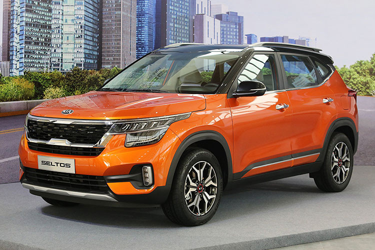  Kia Seltos: 969 xe Tháng 8/2023, Kia Seltos vẫn thành công khi bán được 969 xe, giúp mẫu SUV cỡ B từng bước thăng hạng so với tháng 7. Tổng cộng trong 8 tháng qua, Seltos bán ra được 5.178 chiếc. Hiện, Kia Seltos vẫn được THACO lắp ráp trong nước với 3 phiên bản Deluxe, Luxury và Premium, đi cùng mức giá dao động từ 599 - 699 triệu đồng.