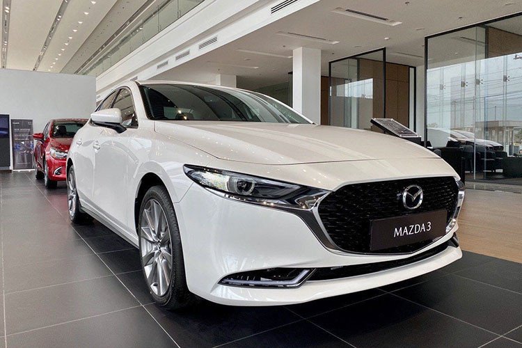  Mazda3: 560 xe Mặc dù kết quả không quá “đột phá” nhưng cũng vừa đủ để Mazda3 góp mặt trong top 10 xe bán chạy nhất tháng với vị trí thứ 9. Kết thúc tháng 8, mẫu xe này ghi nhận doanh số đạt 560 xe. Lũy kế 8 tháng năm 2023, có 3.696 xe Mazda3 được bàn giao tới khách hàng. Hiện Mazda3 được phân phối với 3 phiên bản Deluxe, Luxury và Premium, giá bán dao động từ 699 - 789 triệu đồng.