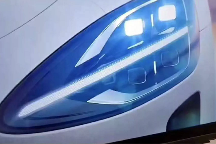 MS11 mang thiết kế tổng thể đặc trưng của những dòng xe Sportback với phần mui vuốt đều xuống nắp khoang hành lý. Cụm cảm biến Lidar được bố trí ngay trên mui xe, kết hợp cùng thiết kế tay nắm cửa dạng ẩn giúp MS11 trở nên hấp dẫn và hiện đại hơn. Nhiều chi tiết ngoại thất của MS11 được lấy cảm hứng từ các thương hiệu lớn trên thế giới. Cụm đèn pha LED khiến nhiều người liên tưởng đến những mẫu siêu xe của McLaren, cụm đèn hậu LED kéo dài mang phong cách của Aston Martin hay Porsche...