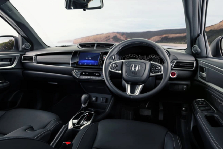 Mẫu MPV Nhật Bản được trang bị động cơ xăng 1.5L, công suất 119 mã lực, mô-men xoắn 145 Nm, kết hợp số tự động vô cấp và hệ dẫn động cầu trước. Mức tiêu thụ nhiên liệu trung bình của BR-V ở mức 6,4 lít/100 km đường hỗn hợp.