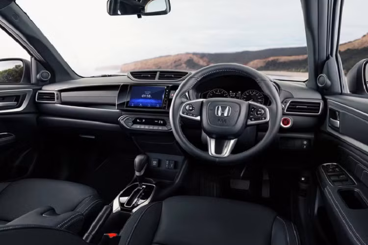 Mẫu MPV Nhật Bản được trang bị động cơ xăng 1.5L, công suất 119 mã lực, mô-men xoắn 145 Nm, kết hợp số tự động vô cấp và hệ dẫn động cầu trước. Mức tiêu thụ nhiên liệu trung bình của BR-V ở mức 6,4 lít/100 km đường hỗn hợp.