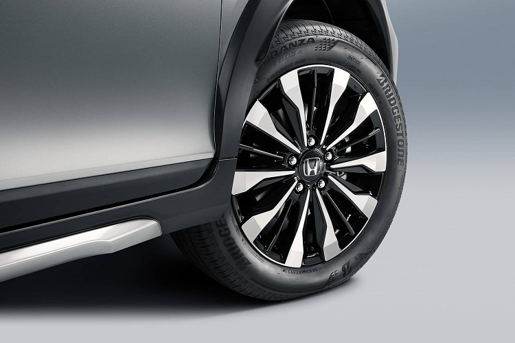 Ngoài ra, thông báo xe phía trước khởi hàng, ga tự động, hỗ trợ giữ làn đường, hỗ trợ phanh khẩn cấp và ngoài ra còn có cả tính năng giám sát điểm mù bằng camera LaneWatch... cũng được trang bị trên BR-V.