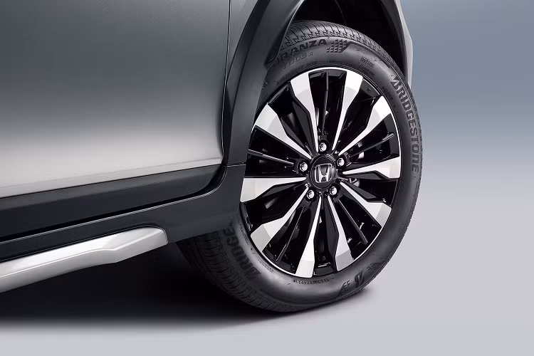 Ngoài ra, thông báo xe phía trước khởi hàng, ga tự động, hỗ trợ giữ làn đường, hỗ trợ phanh khẩn cấp và ngoài ra còn có cả tính năng giám sát điểm mù bằng camera LaneWatch... cũng được trang bị trên BR-V.