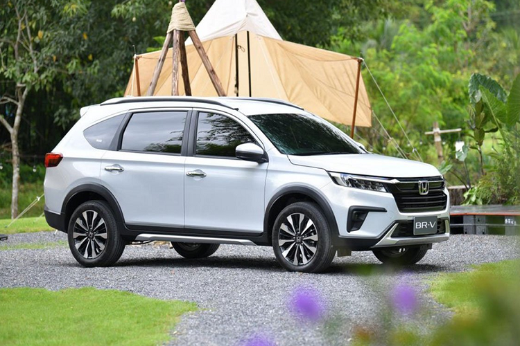 Tính đến hết quý I năm nay, Mitsubishi Xpander bán được tới 4.444 xe và đứng đầu phân khúc. Trong khi đó, Toyota Veloz Cross chỉ tiêu thụ được 2.393 chiếc, còn Hyundai Stargazer đạt doanh số 1.076 xe.