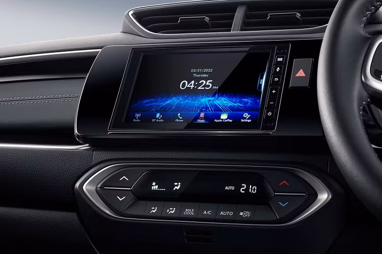 MPV cỡ nhỏ hiện là một trong phân khúc sôi động bậc nhất thị trường Việt với sự góp mặt của nhiều mẫu xe tân binh như Hyundai Stargazer hay Kia Carens, bên cạnh những mẫu xe đã có chỗ đứng nhất định trong lòng khách hàng như Toyota Veloz và Mitsubishi Xpander.