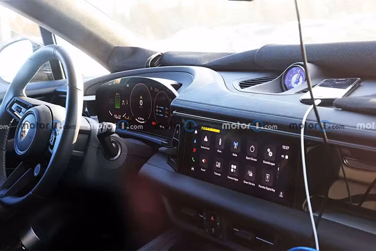 Theo Carscoops, thông số trong ảnh không thực sự khớp với thông tin rò rỉ từ nội bộ Porsche cho biết Macan EV có quãng đường di chuyển hơn 480km với một cụm pin đầy. Tuy nhiên, cần phải cân nhắc đến yếu tố môi trường sẽ tác động khá nhiều đến khả năng của xe điện.