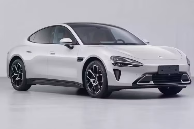 Vào tháng 11 vừa qua, giới truyền thông Trung Quốc đã tiết lộ việc hãng điện thoại Xiaomi đã đăng ký nhãn hiệu cho chiếc ôtô Xiaomi SU7 2024 mới đầu tiên lên trang web của Bộ Công nghiệp và Công nghệ thông tin Trung Quốc, điều này đã gây nhiều sự thích thú.