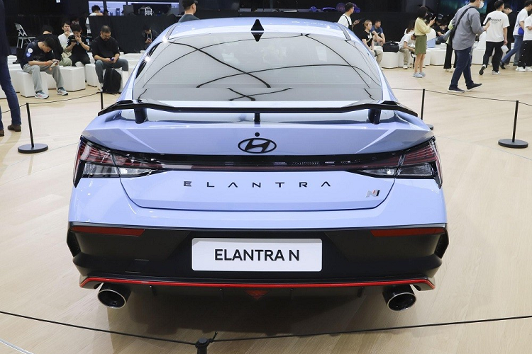 Mức giá xe Hyundai Elantra N 2024 hiện chưa được hé lộ. Tại Việt Nam, phiên bản cũ của mẫu sedan hiệu suất cao này đã từng ra mắt vào hồi tháng 1 năm nay nhưng chưa được phân phối.