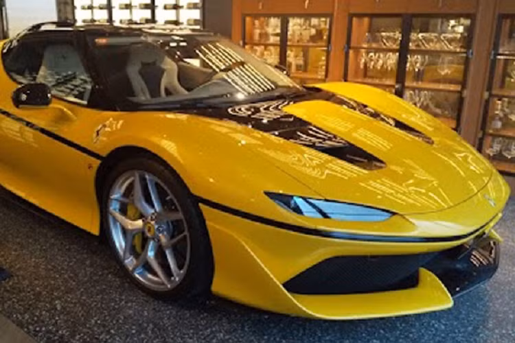 Ra mắt vào năm 2016, Ferrari J50 là dự án đặc biệt được phát triển trên nền tảng 488 GTB, nhằm kỷ niệm 50 năm thương hiệu này có mặt tại Nhật Bản.