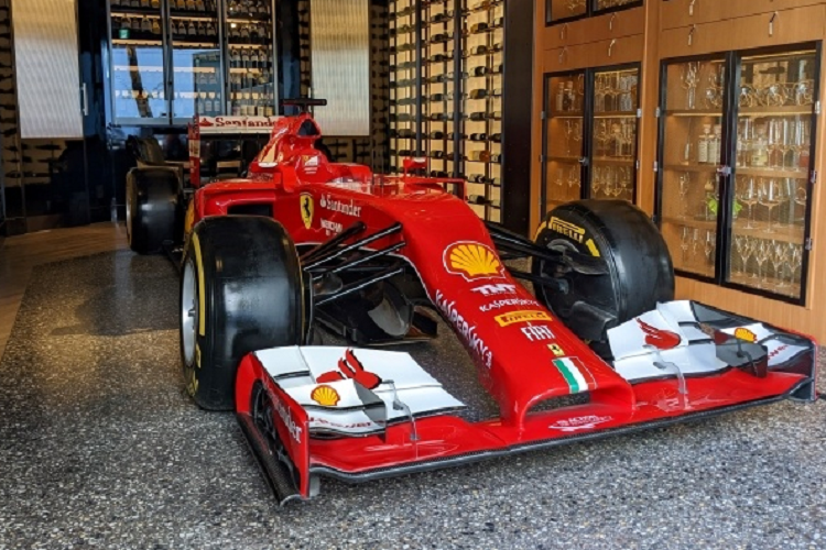1861 cũng từng giới thiệu phiên bản làm lại của mẫu xe Công Thức 1 Ferrari F14T. Chiếc xe này từng được Fernando Alonso và Kimi Raikkonen sử dụng trong mùa giải 2014.