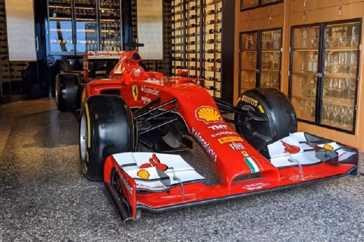 1861 cũng từng giới thiệu phiên bản làm lại của mẫu xe Công Thức 1 Ferrari F14T. Chiếc xe này từng được Fernando Alonso và Kimi Raikkonen sử dụng trong mùa giải 2014.