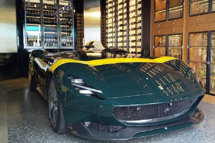 Dựa trên nền tảng của 812 Superfast, Monza SP sở hữu động cơ V12 6.5L mạnh 810 mã lực. Chỉ 499 chiếc được xuất xưởng, mỗi chiếc có giá khởi điểm trên 2 triệu USD.