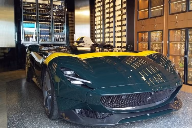 Dựa trên nền tảng của 812 Superfast, Monza SP sở hữu động cơ V12 6.5L mạnh 810 mã lực. Chỉ 499 chiếc được xuất xưởng, mỗi chiếc có giá khởi điểm trên 2 triệu USD.