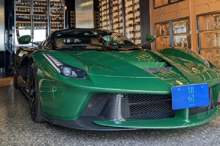 Trái tim của chiếc xe là động cơ V12 dung tích 6.3L cùng hệ thống KERS, cho phép sản sinh công suất tối đa 963 mã lực và mô-men xoắn cực đại 900 Nm.