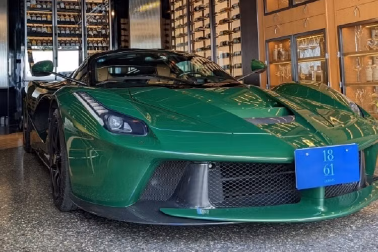 Trái tim của chiếc xe là động cơ V12 dung tích 6.3L cùng hệ thống KERS, cho phép sản sinh công suất tối đa 963 mã lực và mô-men xoắn cực đại 900 Nm.