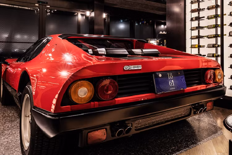 Tại đây, khách hàng có thể trực tiếp chiêm ngưỡng nhiều mẫu siêu xe và xe thể thao triệu đô cổ điển, vốn chỉ được sản xuất giới hạn trên toàn cầu.