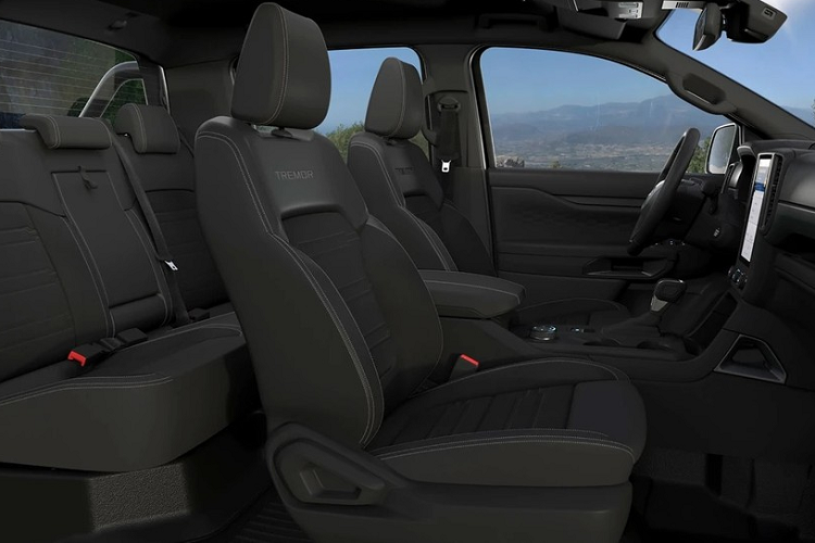 Nằm bên dưới nắp ca-pô của Ford Ranger Tremor 2023 vẫn là động cơ diesel 4 xi-lanh, tăng áp kép, dung tích 2.0L với công suất tối đa 201 mã lực và mô-men xoắn cực đại 500 Nm tương tự Wildtrak X. Động cơ đi kèm hộp số tự động 10 cấp và hệ dẫn động 4 bánh. So với xe đang bán tại Việt Nam, động cơ của Ford Ranger Tremor 2023 có công suất thấp hơn 9 mã lực nhằm đáp ứng tiêu chuẩn khí thải Euro 6 khắt khe hơn.