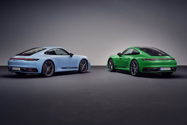 Trang bị Hệ thống Treo Chủ Động của Porsche (PASM) được hạ thấp 10mm cùng việc giảm thiểu vật liệu cách âm, phiên bản Porsche 911 Carrera T về Việt Nam là một đại diện cho xe thể thao thuần chủng, tập trung mang đến trải nghiệm lái phấn khích.