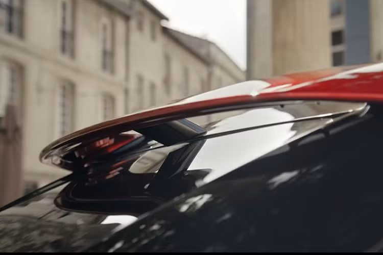 Sức mạnh của siêu xe gầm cao Ferrari Purosangue đến từ khối động cơ V12, dung tích 6.5 lít, hút khí tự nhiên, trái tim rất quen thuộc với các đại gia Việt từng sở hữu F12 hay 812, 1 trong những cổ máy V12 ấn tượng nhất thế giới, sẽ tạo ra công suất tối đa lên đến 715 mã lực và mô-men xoắn cực đại 715 Nm.