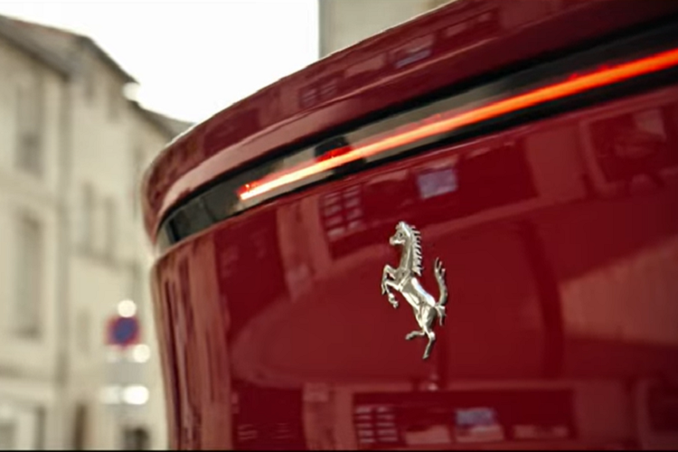 Cụ thể, chưa đến 1 năm được ra mắt, chiếc SUV đầu tiên của thương hiệu "ngựa chồm" Ý, mẫu Ferrari Purosangue tại Việt Nam đã được chốt lịch ra mắt vào ngày 20/6/2023.