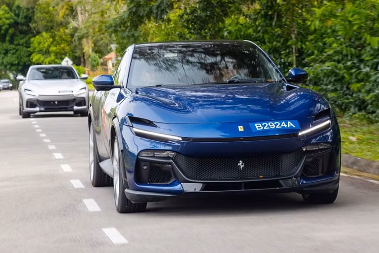Sau nhiều tháng chờ đợi, trông ngóng và thậm chí, không rõ ngày chiếc SUV Ferrari Purosangue 2023 mới được giới thiệu tại Việt Nam là khi nào. Tuy nhiên Supreme Auto, đơn vị phân phối chính hãng Ferrrai tại Việt Nam đã thông báo chuẩn bị cho ra mắt mẫu xe này.