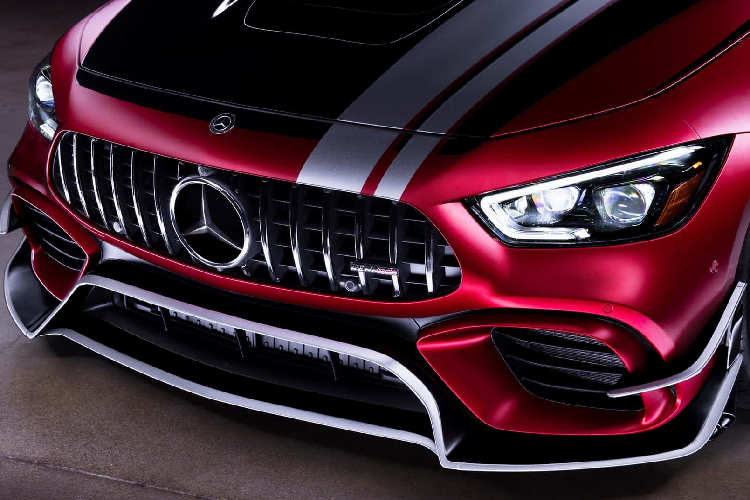 Mercedes-AMG GT63 độ RIIX của RENNtech sở hữu hệ thống ống xả được nâng cấp với chất liệu thép không gỉ gồm ống xả, bộ downpipes và giảm âm. Hệ thống giảm áp suất ngược có các van xả điều khiển điện tử cải thiện âm thanh và có thể tắt hoàn toàn khi cần thiết.