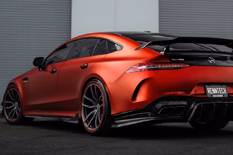 Theo RENNtech, gói nâng cấp RIIIx sẽ được thực hiện với số lượng giới hạn, có mức giá 94.980 USD (tương đương 2,213 tỷ đồng). Chi phí này chưa bao gồm chiếc xe GT63 có mức khởi điểm 160.000 USD (tương đương 3,728 tỷ đồng). Tại Việt Nam, giá xe Mercedes-AMG GT63 có mức khởi điểm gần 12 tỷ đồng.