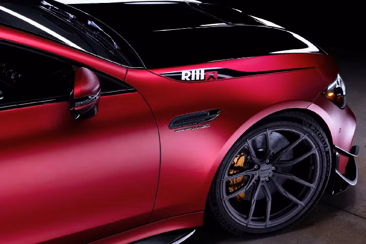 Sức mạnh của Mercedes-AMG GT63 là khối động cơ M177 V8 dung tích 4.0 lít tăng áp kép sản sinh ra công suất 1.196 mã lực và mô-men xoắn 1.256 Nm (927 pound-feet), cao hơn nhiều so với sức mạnh nguyên bản (công suất 681 mã lực và mô-men xoắn 997 Nm tương đương 736 pound-feet).