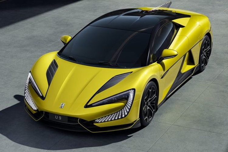 Cụ thể, U9 sử dụng hệ thống treo mà YangWang gọi là "Disus-X", gồm hệ thống kiểm soát thân xe thông minh bằng giảm xóc (Disus-C) do BYD tự phát triển , hệ thống kiểm soát thân xe thông minh bằng thủy lực (Disus-P)