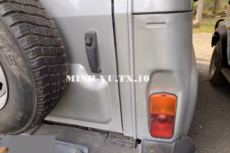 Về chiếc xe UAZ Hunter nồi đồng cối đá của ông Đặng Lê Nguyên Vũ, xe có kích thước tổng thể dài rộng cao lần lượt là 4.100 x 1.730 x 2.010 mm, chiều dài cơ sở 2.380 mm, khoảng sáng gầm xe là 210 mm, khả năng lội nước sâu đến 500 mm.