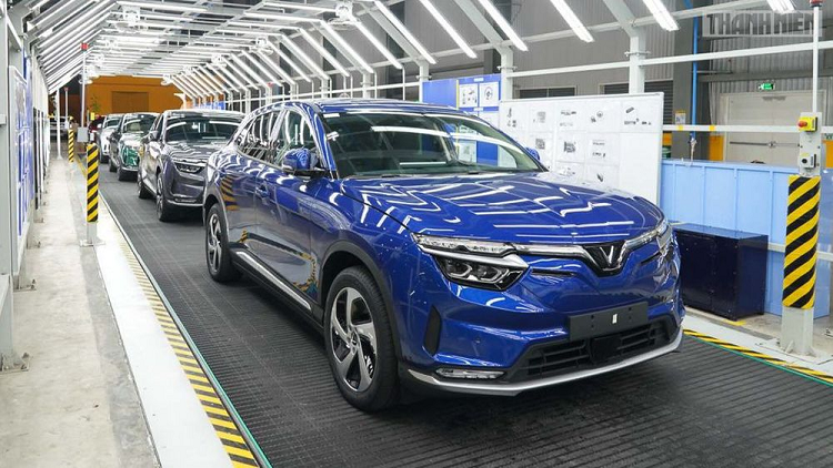 Bo Tai chinh chua dong y giam phi truoc ba oto san xuat, lap rap