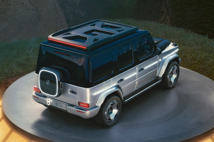 Ngoài các chế độ lái thông thường như Eco, Sport, Comfort, Mercedes-Benz EQG 2025 ra mắt vào năm sau sẽ được bổ sung thêm một số chế độ lái đặc biệt như Trail (đường mòn), Rock (đường đá) và Sand (đi trên cát) cùng chế độ leo dốc để đi địa hình với tốc độ được thiết lập từ trước. 