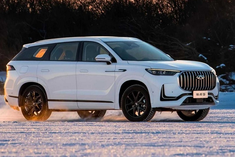 Chiếc xe này cũng thông báo trước hướng sản xuất xe nhiên liệu và hybrid của Chery trong 5 năm tới. Chery Tiggo 9 có các số đo lần lượt là chiều dài 4.820 mm, rộng 1.930 mm và cao 1.690 mm, cùng với chiều dài cơ sở 2.820 mm.