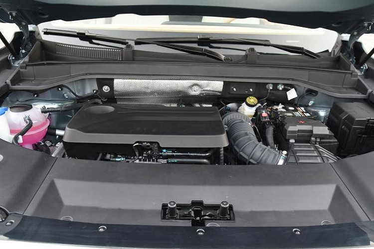 Về sức mạnh, theo những thông tin được công bố, chiếc xe Chery Tiggo 9 sẽ được trang bị động cơ Kunpeng Power 2.0TGDI có công suất tối đa 257 mã lực và mô-men xoắn cực đại 400 Nm, trái tim này sẽ kết hợp với hộp số Aisin 8AT.